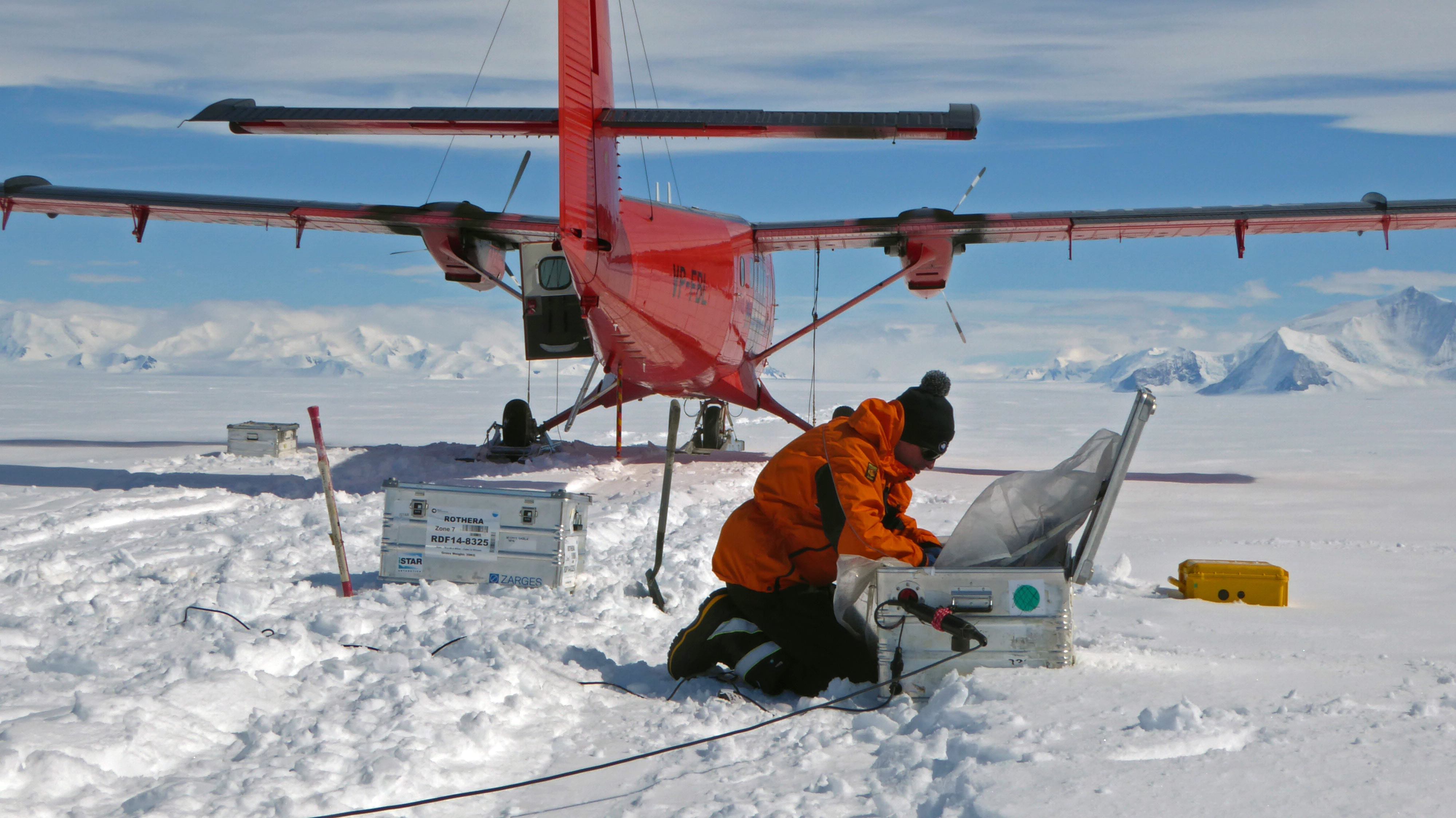 plane_on_ice